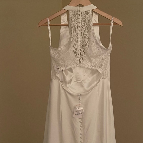 DAVID'S BRIDAL Sheer Back Crepe Wedding Dress with Lace Train - Picture 8 of 14